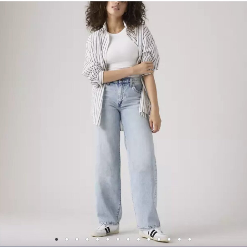 Levi's Women's Baggy Dad Wide Leg Jeans Light Blue Wash Color Size 27x30